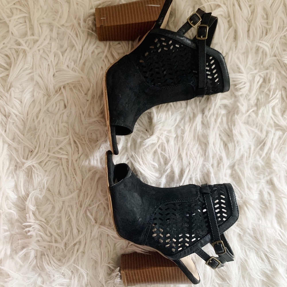 Size 8 black heel